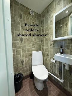 Budget friendly HILLI2 with shared shower - 7
