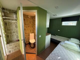 Budget friendly HILLI2 with shared shower - 8