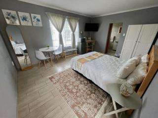 York-R102 Airport Road - Modern Comfort - George - 0