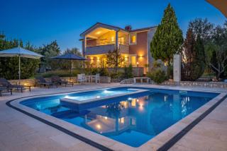 Majmajola Garden Villa for 14 persons near Pula with kids playground, sauna & large garden - 0