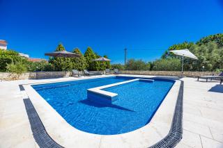 Majmajola Garden Villa for 14 persons near Pula with kids playground, sauna & large garden - 9