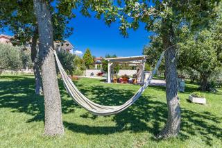Majmajola Garden Villa for 14 persons near Pula with kids playground, sauna & large garden - 2