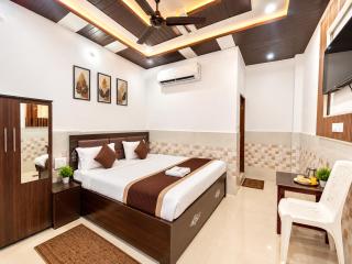 SHREE AYODHYA DHAM HOTEL The Jovira Heights MBP - Near Shree RAM JANMBHUMI- Shree Hanuman Garhi Temple - Railway Station - BEST FAMILY HOTEL IN AYODHYA - 0
