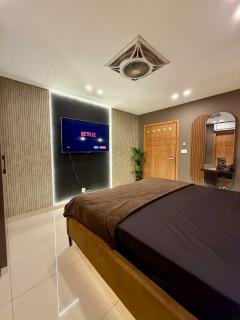Fam Stay 1BR Sanctuary Pool Gym Steam Sauna - 7
