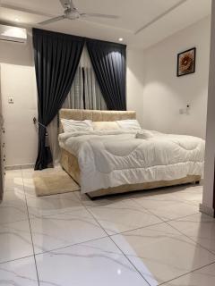 URBAN CROWN Black & Gold Luxury - 2