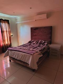 Red Corner Guest House - 2