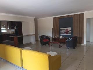 Red Corner Guest House - 3