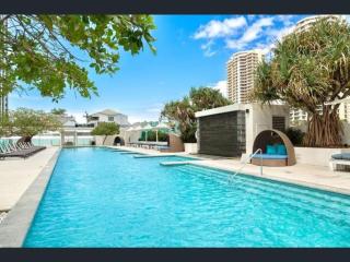 Luxury 2BR Ocean View Apartment - Hilton Residence at Surfers Paradise with 4 Pools, Kids Slide, Gym n' Spa & Free Parking - 9