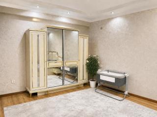 Royal Rentals - Spacious 3BR near Railway Station - 2