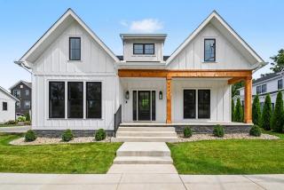 Golden Dome Retreat 5BR 07 Miles to ND - 9