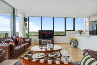 Urban Cowboy Loft with Views Near St Kilda Beach - 9
