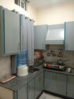 Furnished Appartment Room Available for Rent Commercial market Rawalpindi - 6