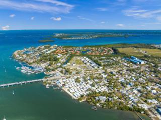 Luxury Waterfront Home in Resort Community Private Dock Shore to Escape at Hunters Point - 9