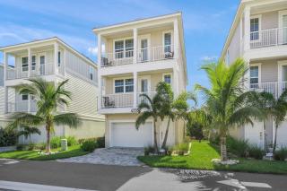 Luxury Waterfront Home in Resort Community Private Dock Shore to Escape at Hunters Point - 8