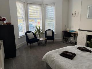 2 Bedroom Apartment Ground Floor Eastbourne Town Centre - 9
