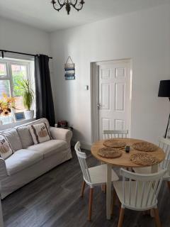 2 Bedroom Apartment Ground Floor Eastbourne Town Centre - 2