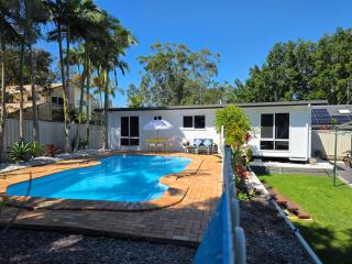 Entire Private Pool House with 2 Ensuites Sleeps 5 Near Mooloolaba Alex Kawana Beaches - 4
