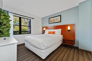 Comfortable 2 Bed 2 Bath Condo with Garden View Balcony 7 Min to Universal - 7