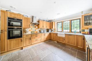 Treetops - spacious Surrey Hills retreat - 7