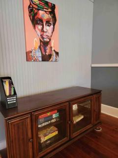 Near Lucas Oil ,large yard, Sleeps 6, pet friendly - 6
