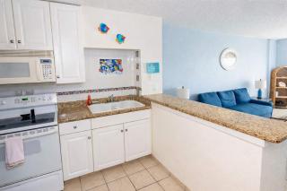 Gulfview I 250 Feet to Beach BBQ Poolside apts - 8