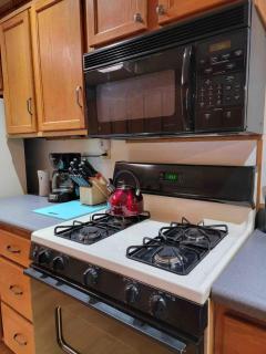 Near Lucas Oil ,large yard, Sleeps 6, pet friendly - 7