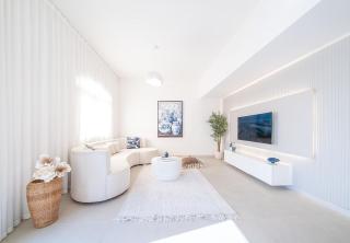 Elegant Waterfront Villa W Sunset Terrace - 9