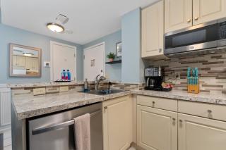 Enjoyable Garden View 2 Bed 2 Bath Balcony Condo 7 Min to Universal - 6