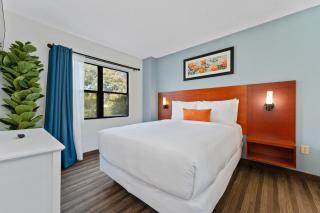 Enjoyable Garden View 2 Bed 2 Bath Balcony Condo 7 Min to Universal - 7