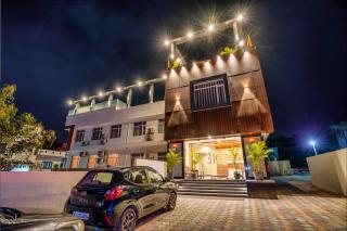 The Parmatma Hotel - 9