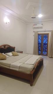 Great Location & Comfortable First Floor Portion - Karachi - 0