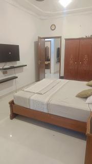 Great Location & Comfortable First Floor Portion - Karachi - 9