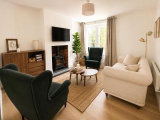 Stay in Hampshire's Historic Old Station - 8