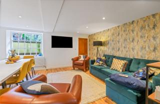 Historic 4-Bed Home in Liverpool with Parking - 0