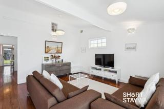 Stylish East Vic Park Cottage with Yard and Parking - 0