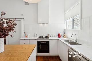 Stylish East Vic Park Cottage with Yard and Parking - 6