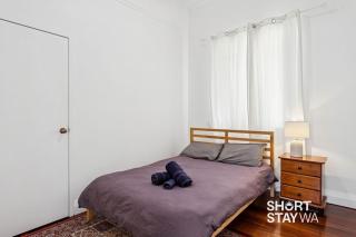 Stylish East Vic Park Cottage with Yard and Parking - 5