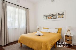 Stylish East Vic Park Cottage with Yard and Parking - 4