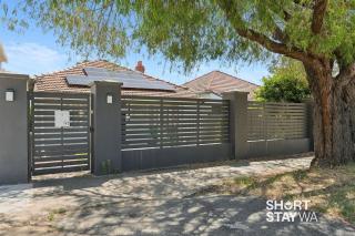 Stylish East Vic Park Cottage with Yard and Parking - 3