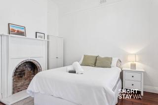 Stylish East Vic Park Cottage with Yard and Parking - 2