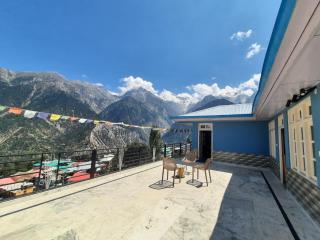 Mountain Breeze Home Stay - 1