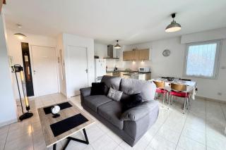 Joli duplex plein bourg - 4km des plages - 8