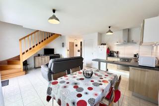 Joli duplex plein bourg - 4km des plages - 2