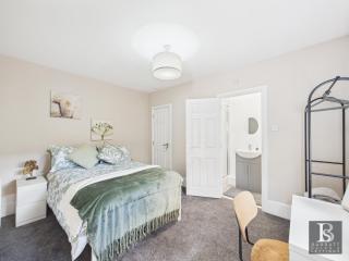 Swindon Town Centre - Station apartments - Flat 2 - 9