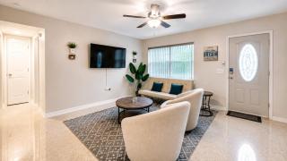 Tropical Pool Oasis, Pet Friendly & Near Beaches! - 7