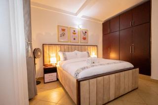Luxury Urban Stay - 3