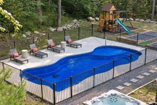 Epic Poconos Pad - Pool - Hot Tub - Gym - Golf Sim - 9