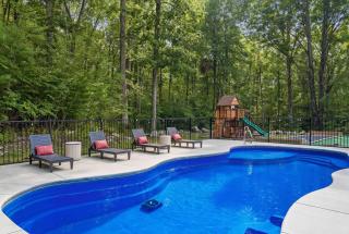 Epic Poconos Pad - Pool - Hot Tub - Gym - Golf Sim - 2