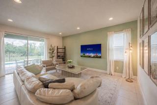 Luxury 5BR Villa, Pool Spa, 15min Disney - 1