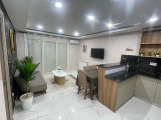 Beautiful, modern, and comfortable 2-bedroom apartment - 0